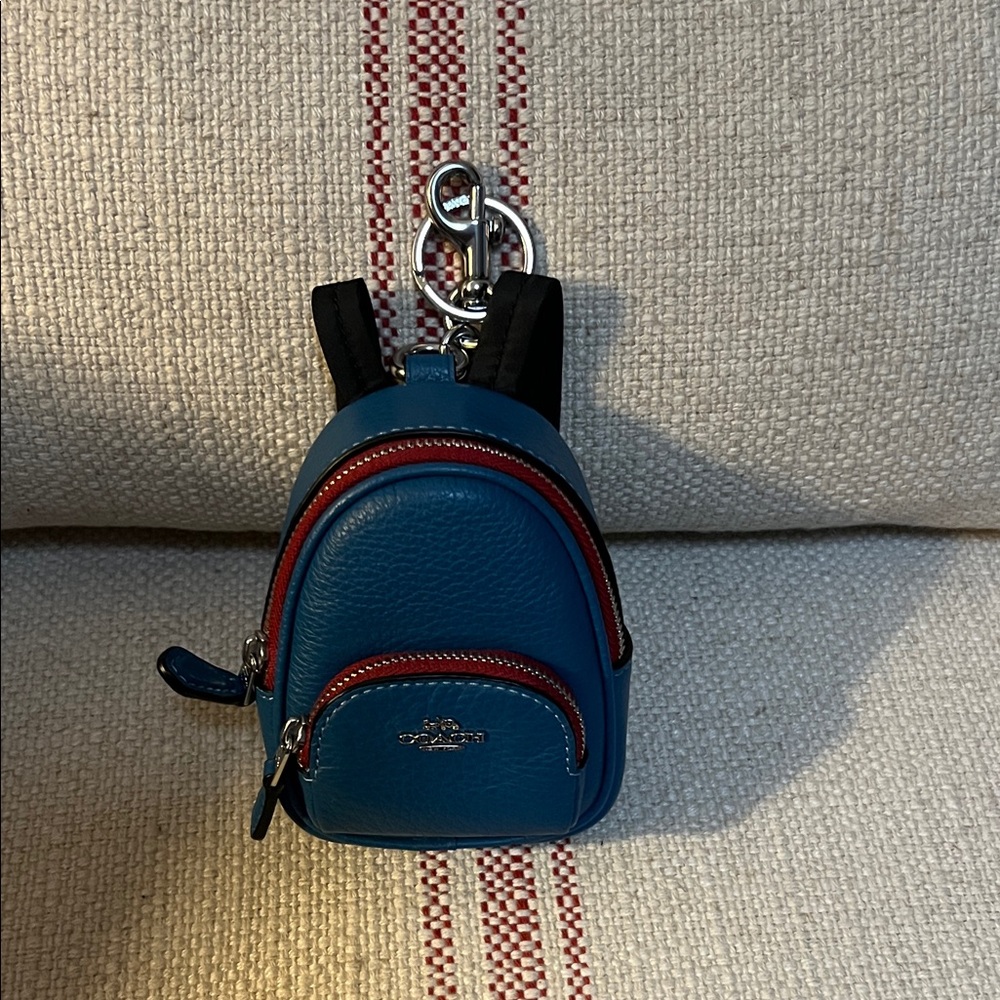 Vintage Coach Teal Leather Backpack/Red Zippered Clip-On Accessory - Picture 2 of 9